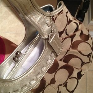 BRAND NEW AUTHENTIC COACH PURRSE!