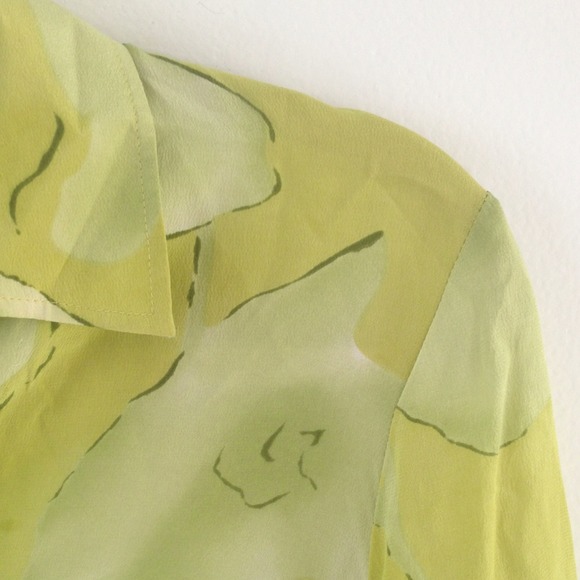 ❤️HOST PICK❤️ Silk Tie Front Blouse - Picture 2 of 3