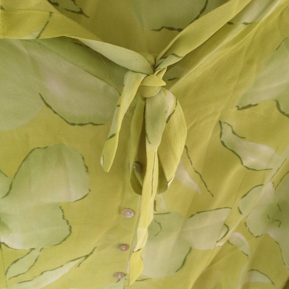 ❤️HOST PICK❤️ Silk Tie Front Blouse - Picture 3 of 3