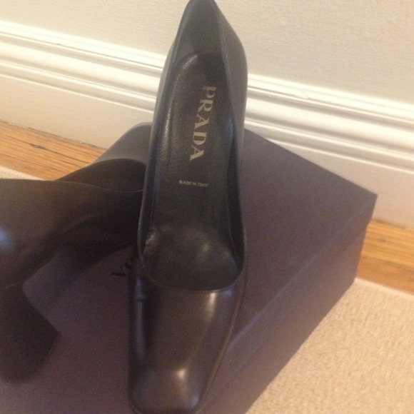 Fantastic black Prada pumps!! Size 39 - Picture 2 of 4