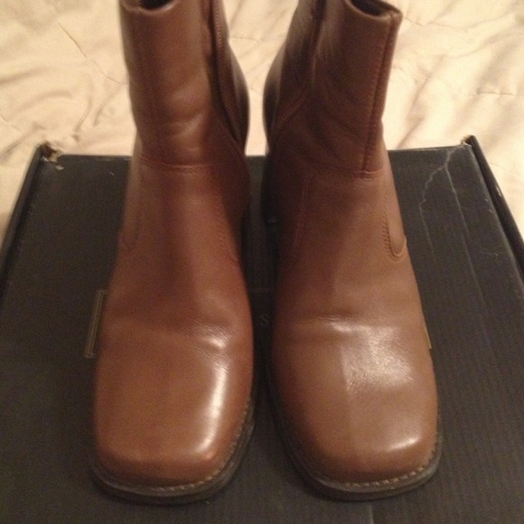 Low Boot Square Toe - Picture 2 of 4