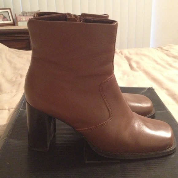 Low Boot Square Toe - Picture 3 of 4