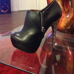 Very sassy low cut boot!