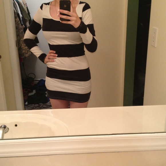 ⭕REDUCED⭕Black & white dress 💛💛💛