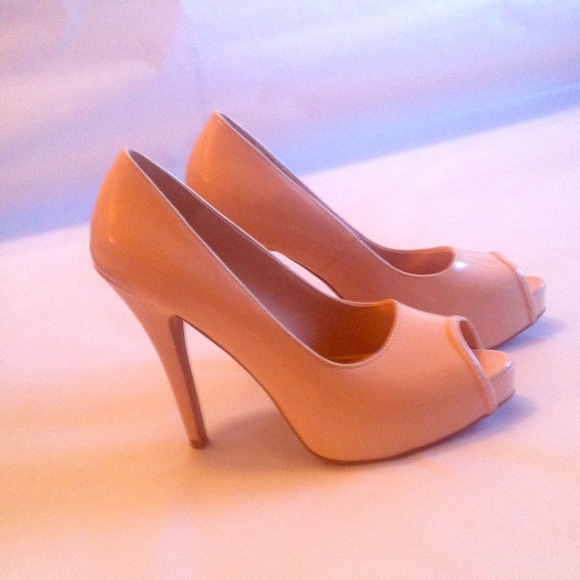 Classic Nude Pumps - Preloved
