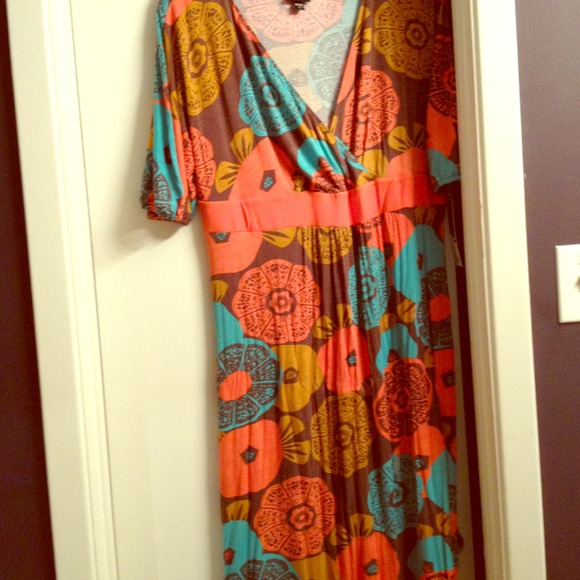 SOLD IN BUNDLE***NEW With Tags 3/4 sleeve dress