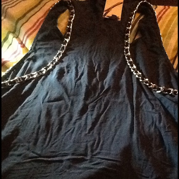 Top - Picture 2 of 3