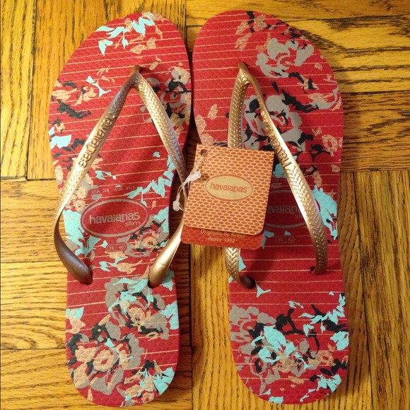 🚫SOLD🚫Havianas floral print flip flops