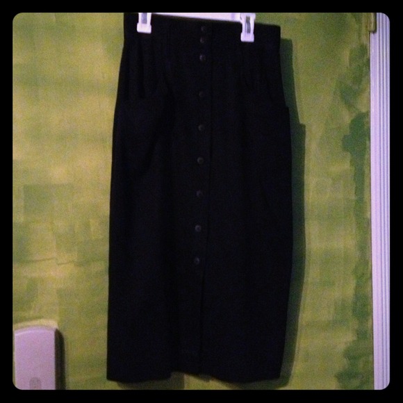 🚫🚫SOLD🚫🚫 Vintage high waisted Black skirt