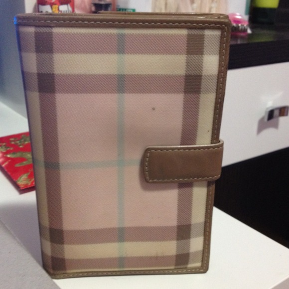 Preowned Burberry wallet