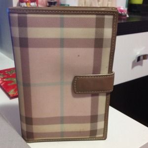 Preowned Burberry wallet