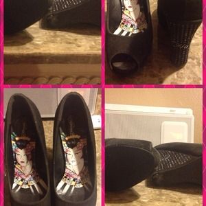 🎊🎉 reduced 🎉🎉 Ed hardy black wedge sz 7