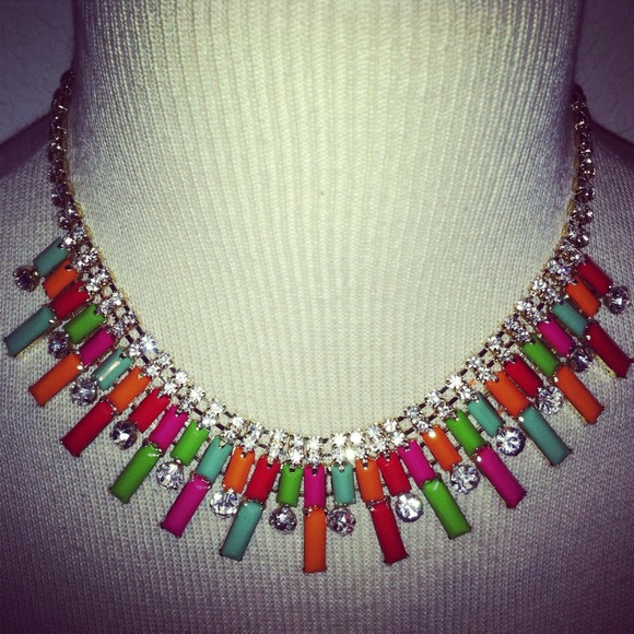 *NWT* Multi-Color Collar statement necklace - Picture 2 of 4