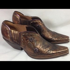 🚫Sold🚫Ankle cowboy boots BCBGirls