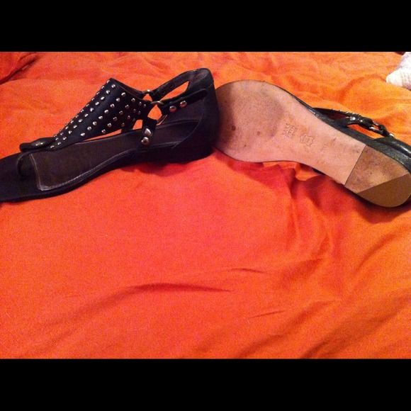 Hot black leather studded flat sandals - Picture 3 of 4