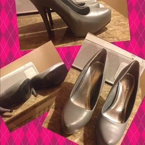 Charlotte Russe Grey pump sz 6.5