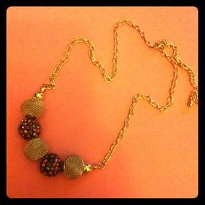 Beautiful neckless not gold