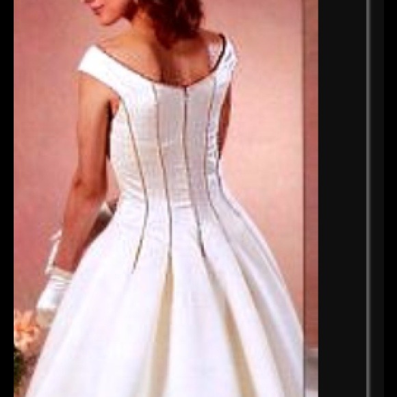 NWT never worn bridal gown white w/silver beads! - Picture 2 of 4