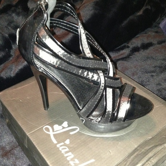 Black Heels size 6