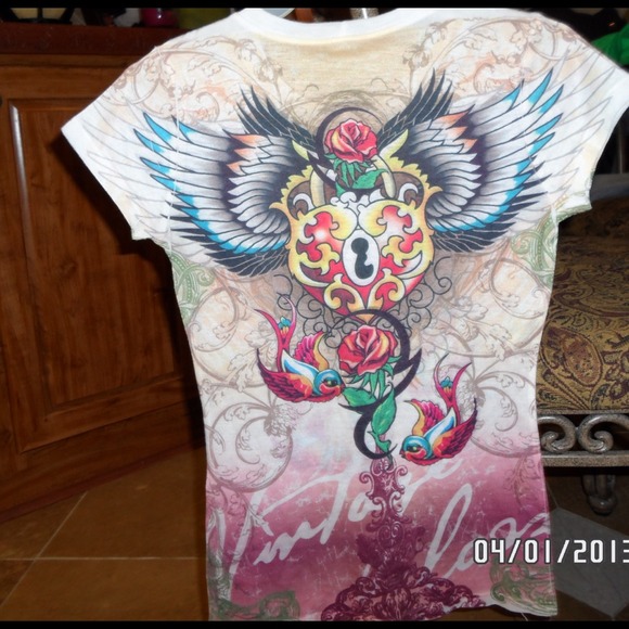 Unique graphic design VINTAGE LOVE fitted shirt!