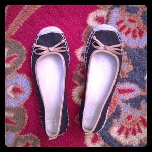 Black w/ tan trim & bow shoes