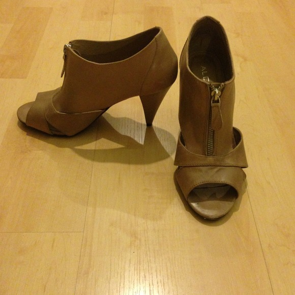 Aldo zippered heels-Tan