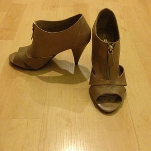 Aldo zippered heels-Tan