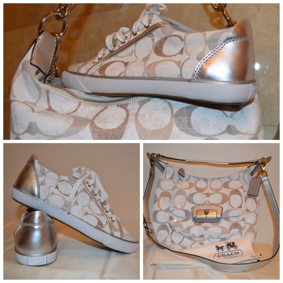 COACH Silver/Platinum Signature Hobo - Picture 2 of 4
