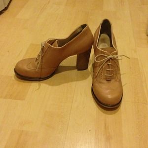 Tan heeled oxfords