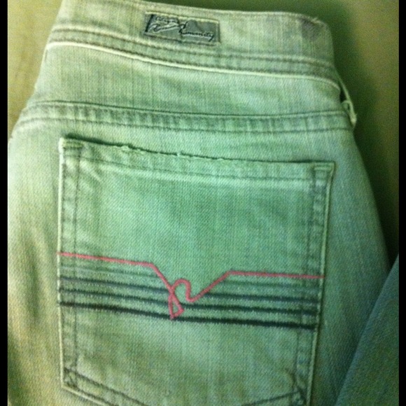 Jean - Picture 3 of 4