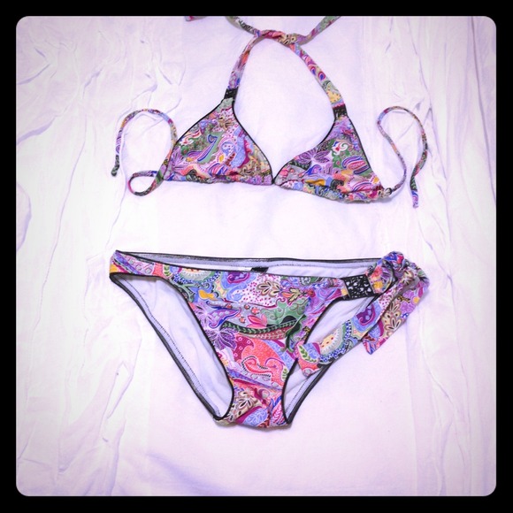 Colorful beautiful bikini nice for the summer🏊🌊☀ - Picture 1 of 2