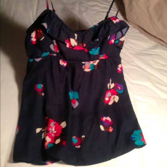 AE Ruffled Top - Picture 3 of 3