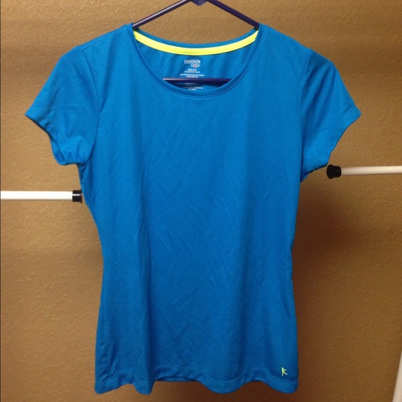 NWOT Woman's Active Wear T shirt