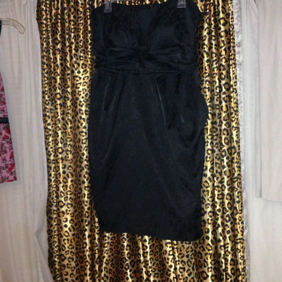 Black strapless dress w pockets ties in back