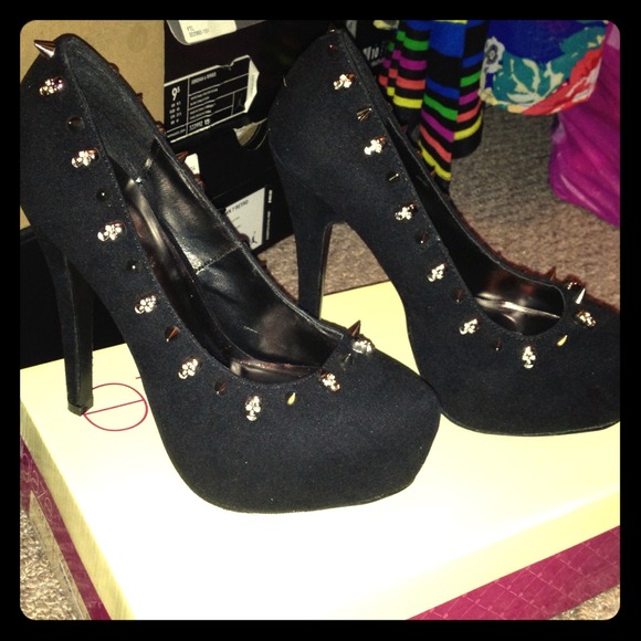 NEW Black heels with silver spikes & skulls💀💀