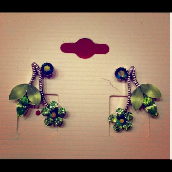 ❗️SALE ❗️Flower & leaf pink rhinestone earrings - Picture 4 of 4