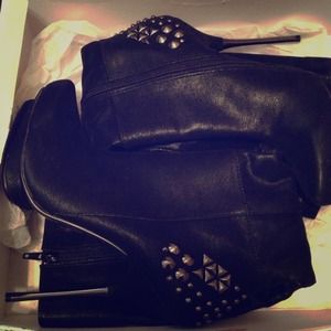 Knee high black boots, never worn