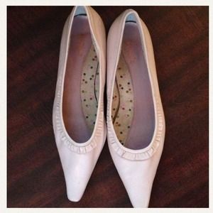 Kenzie Shoes - 🎉HP-Kenzie pale pink flats🎉 Kenzie Shoes - 🎉HP-Kenzie pale pink flats🎉