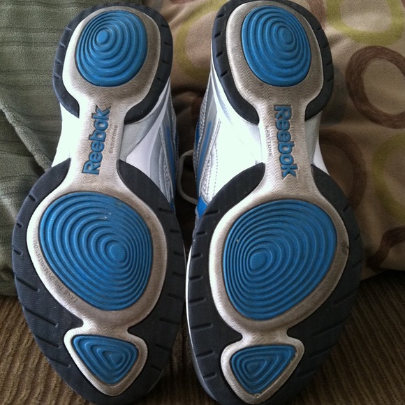 🚫Sold🚫 Reebok Easy tones!!!! - Picture 2 of 4