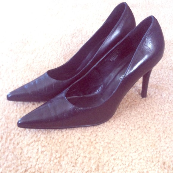 Colin Stuart black pumps size 9. Never been worn