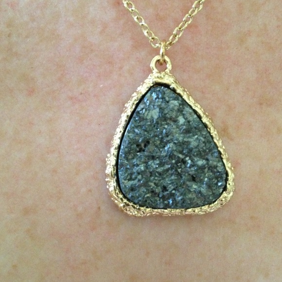 HOLD kareyg33 Druzy quartz necklace