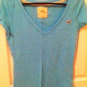 🎀Traded!!🎀 Bright baby blue hollister vneck