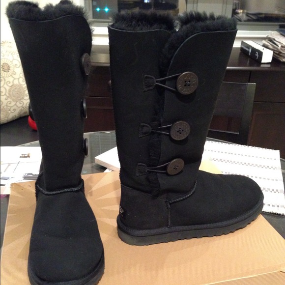 UGG tall bailey boot size 8
