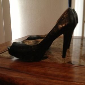 Peep toe Colin Stuart pump