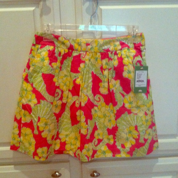 SOLD!! NWT Lilly Pulitzer Whitley Skirt size 2!