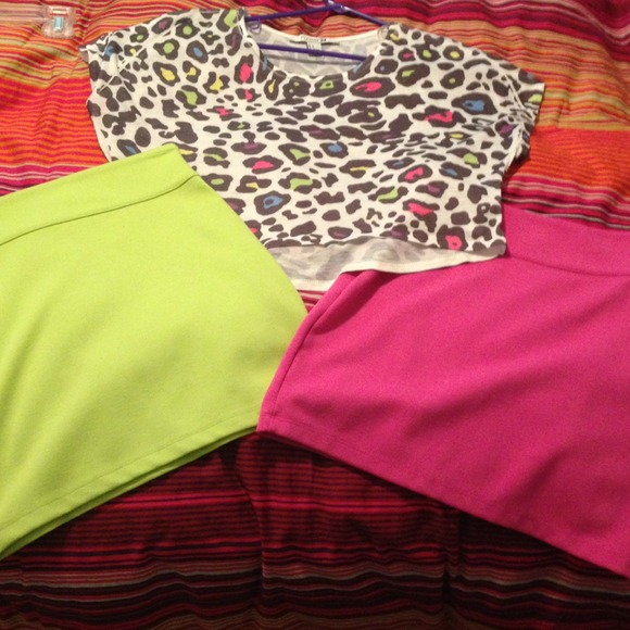 *REDUCED* Small Forever 21 Leopard Crop Top - Picture 1 of 3