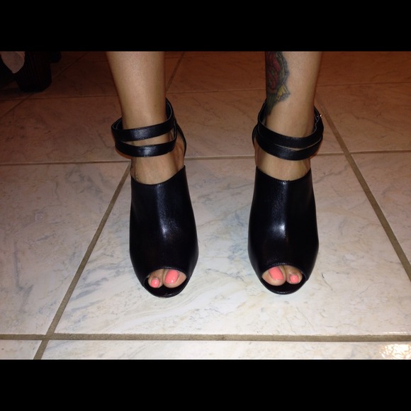 No trades Tutu peep toe shoe boots