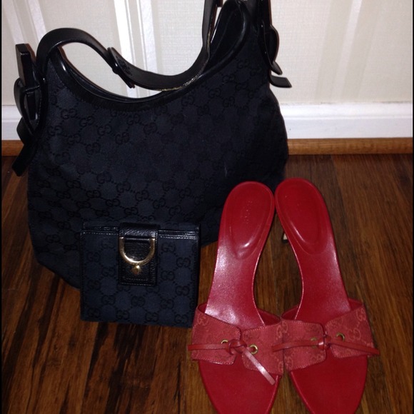 100% Authentic Black signature Canvas Bag!