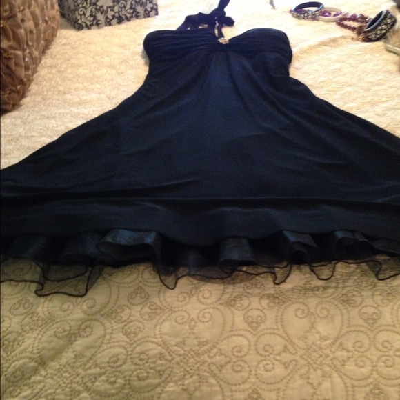 Black halter dress - Picture 3 of 4