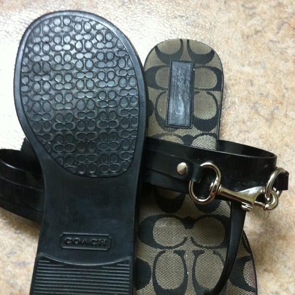 ❤JUST REDUCED❤ Coach sandals, black logo - Picture 2 of 4